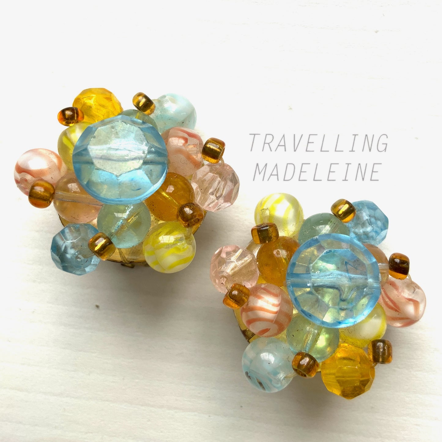 VINTAGE 1950's Multicolour Plastic Givre Beads Cluster Clip Earrings