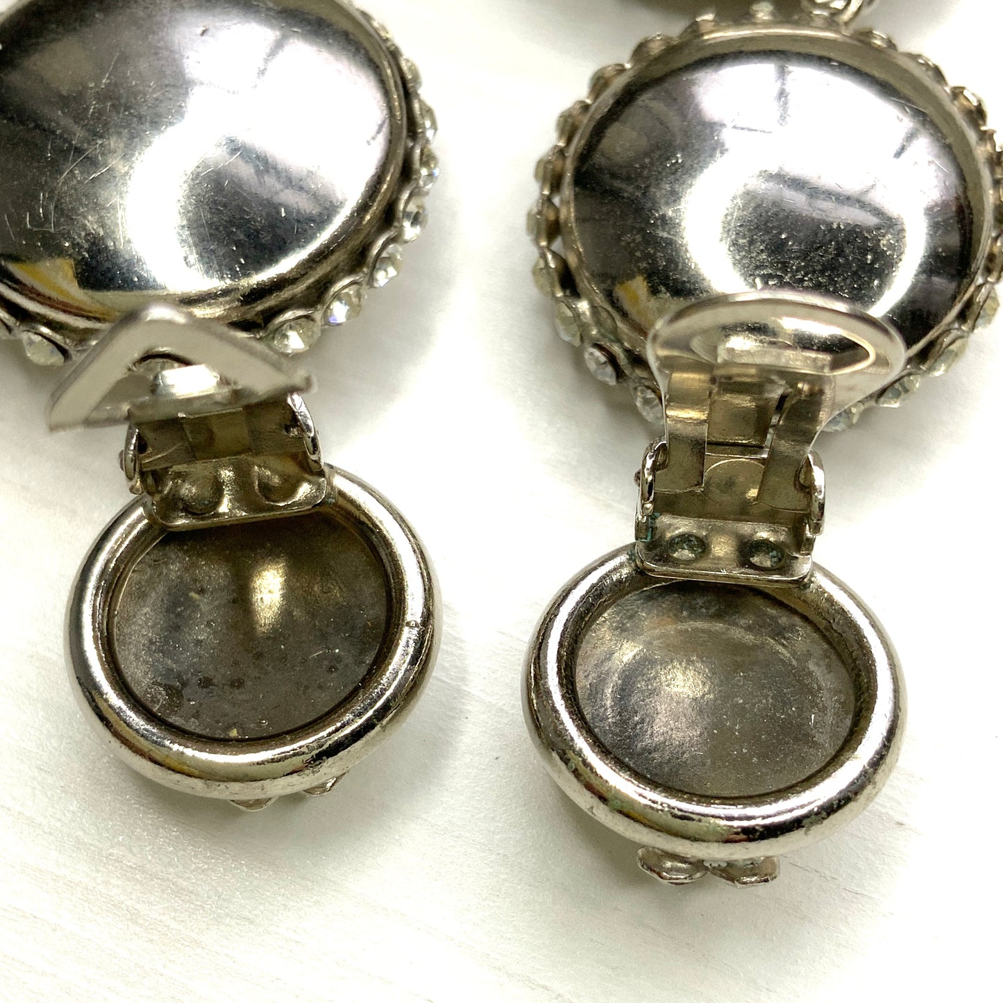 VINTAGE 1970's Silver Tone Disc & Rhinestone Drop Clip Earrings