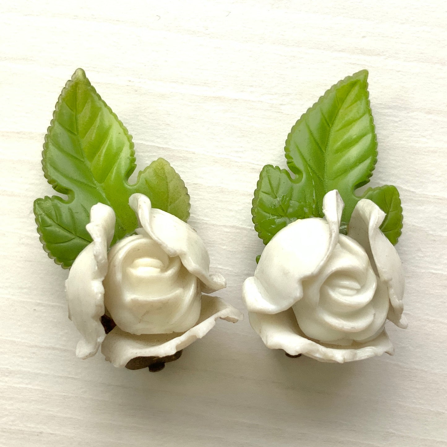 VINTAGE 1930-50's Plastic White Plastic Rose Clip Earrings