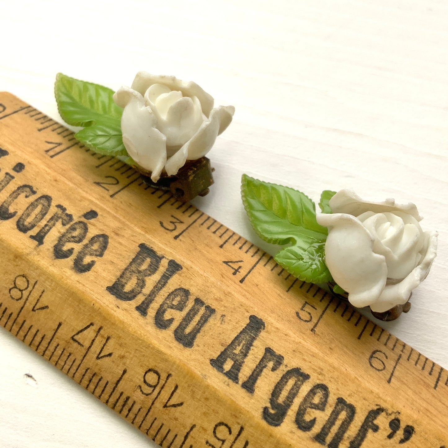 VINTAGE 1930-50's Plastic White Plastic Rose Clip Earrings