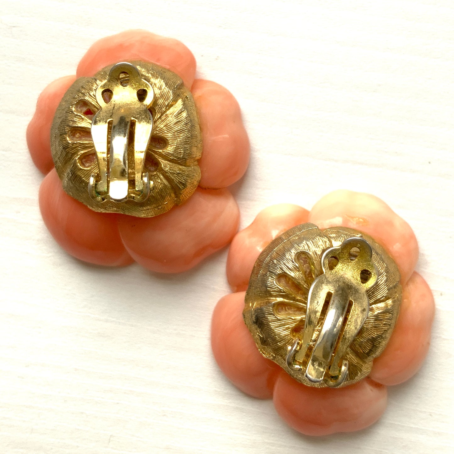 VINTAGE 1960's Coral Pink Flower Clip Earrings