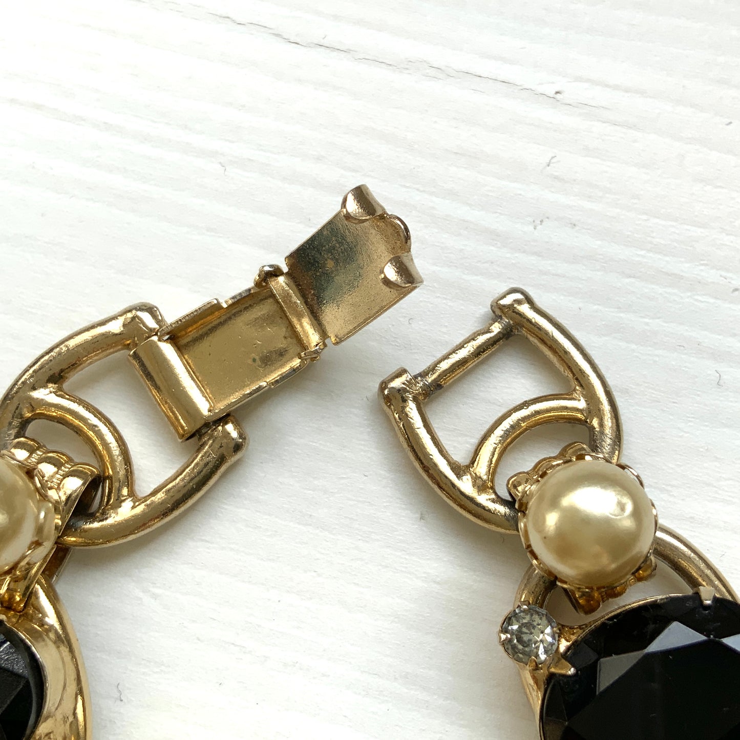 VINTAGE 1940s-50s Black Oval Glass & Glass Pearl Bracelet