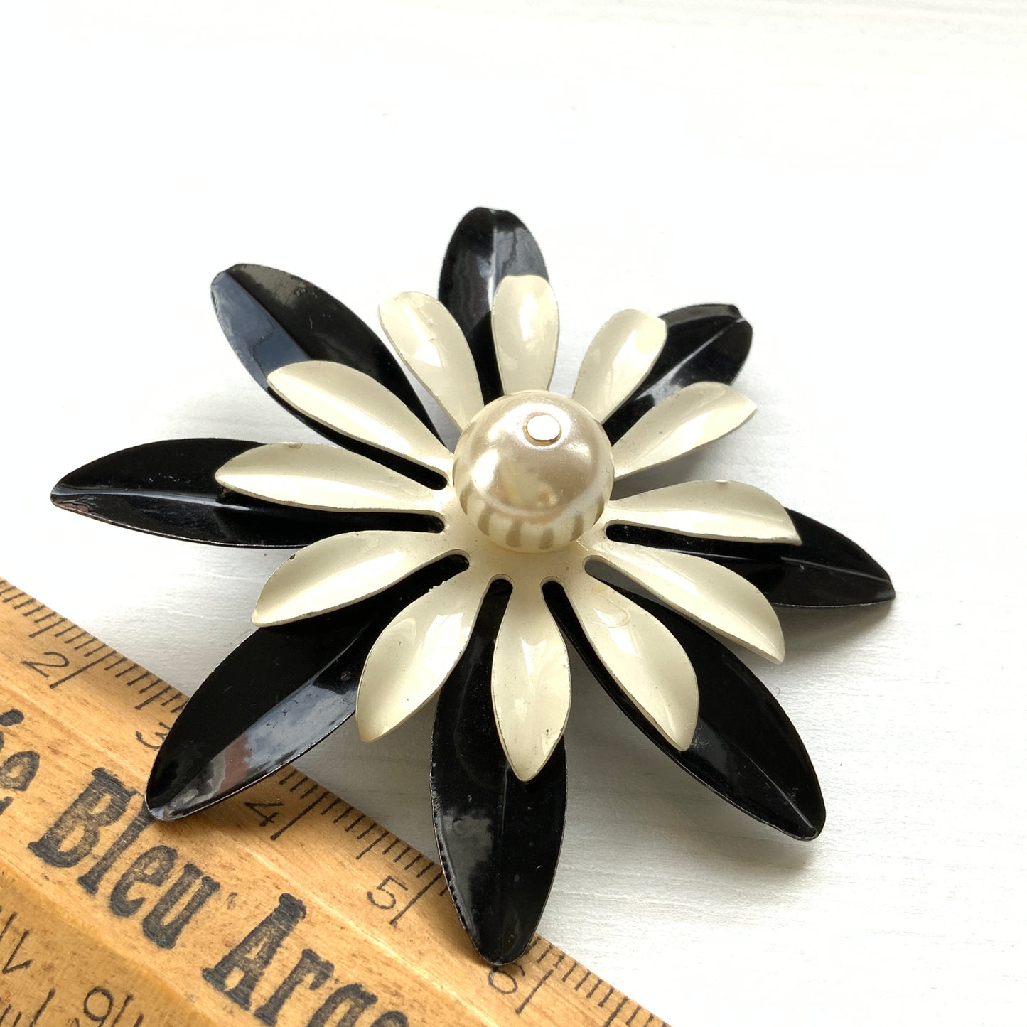 VINTAGE 1960s Black & White Enamel Flower Brooch