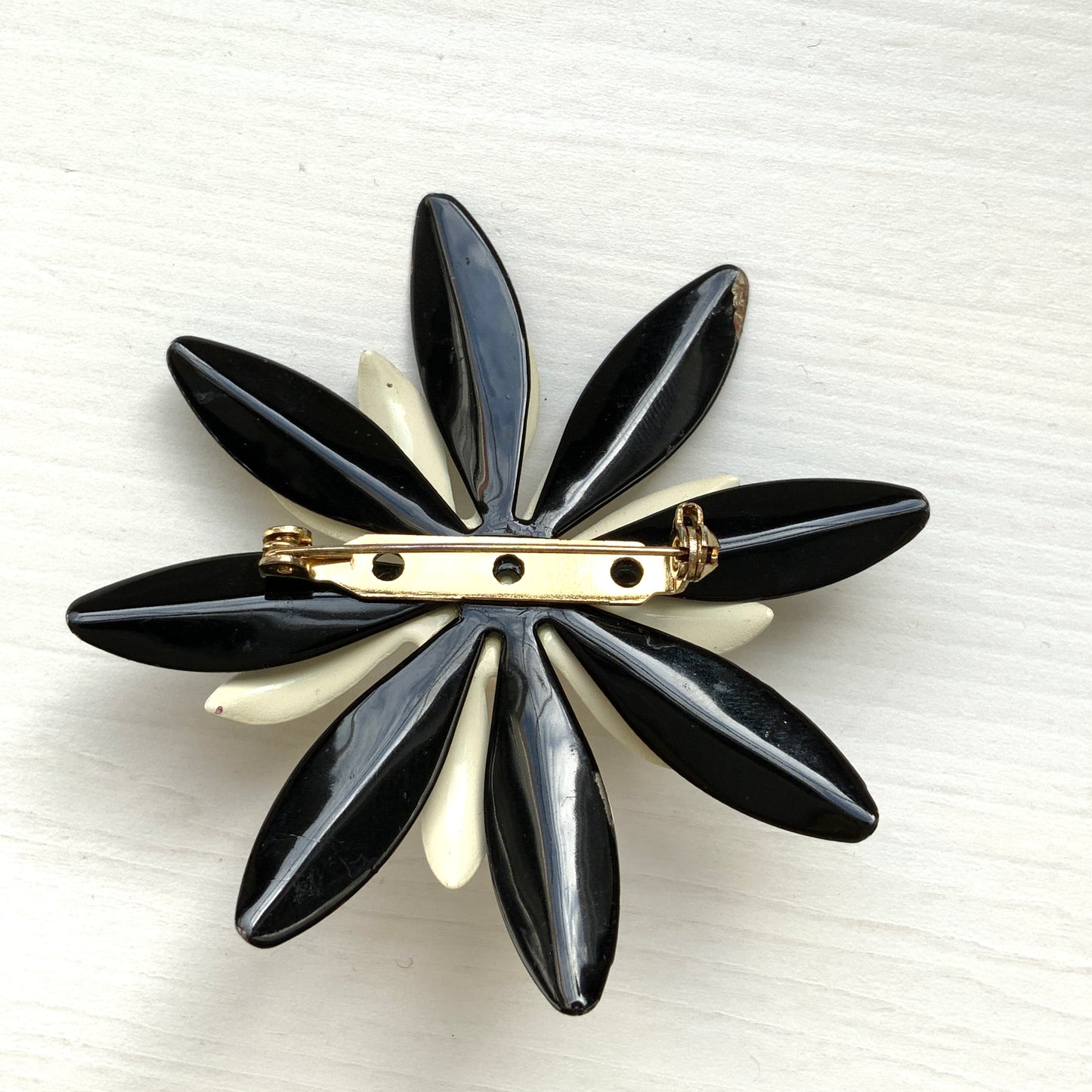 VINTAGE 1960s Black & White Enamel Flower Brooch
