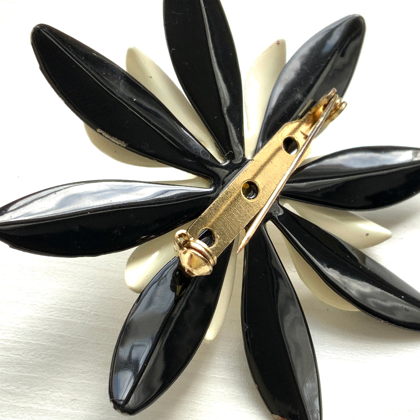 VINTAGE 1960s Black & White Enamel Flower Brooch