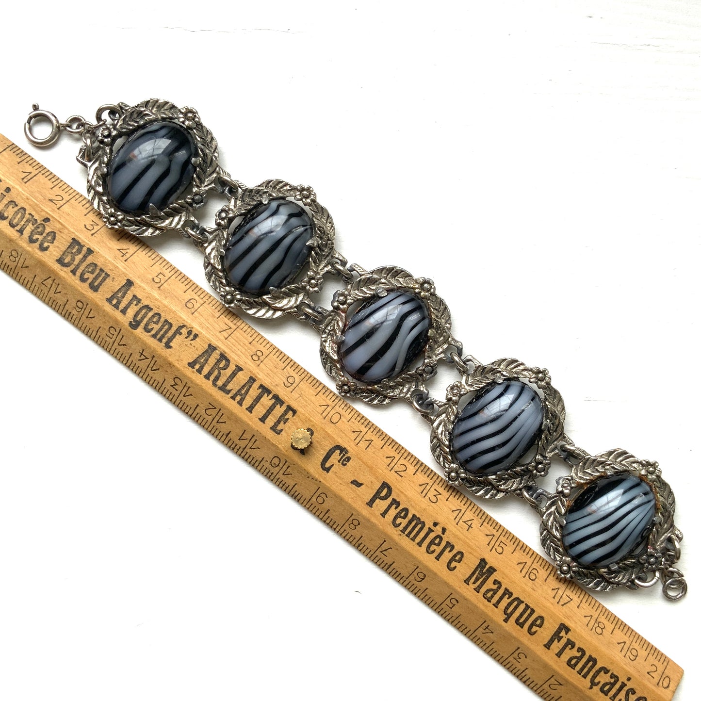 VINTAGE Zebra Stripe Cabochon Glass & Silver-Tone Floral Leaf Bracelet