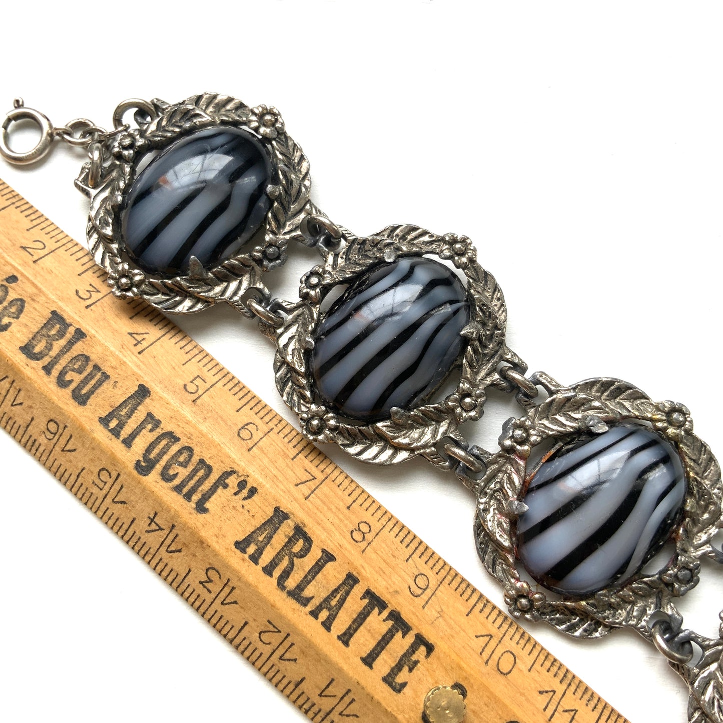 VINTAGE Zebra Stripe Cabochon Glass & Silver-Tone Floral Leaf Bracelet