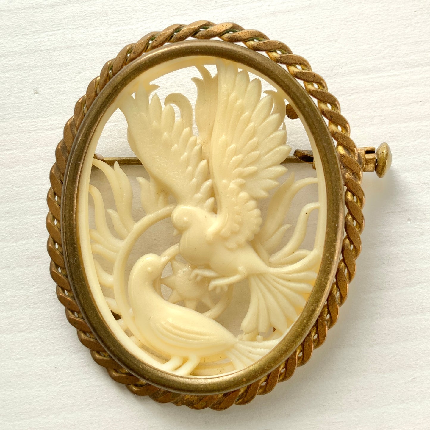 VINTAGE 1920s-30s Celluloid Openwork Two Birds Oval Brooch