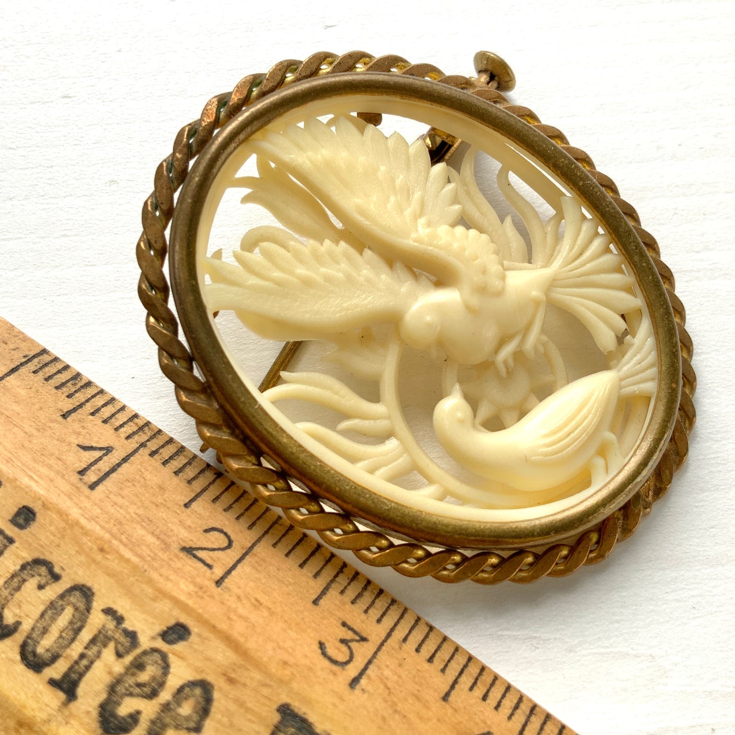 VINTAGE 1920s-30s Celluloid Openwork Two Birds Oval Brooch