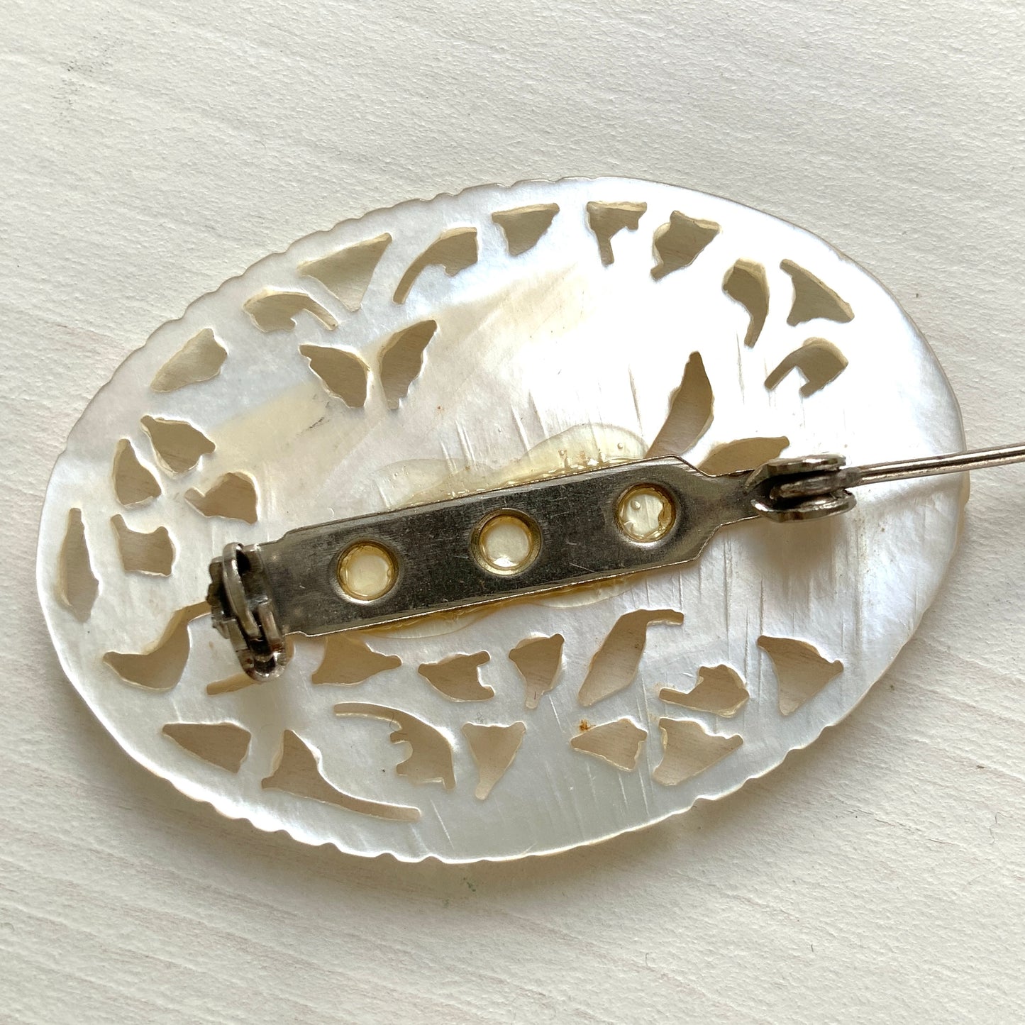 VINTAGE 1960s Bethlehem Mother of Pearl Carved Dove Bird Oval Brooch