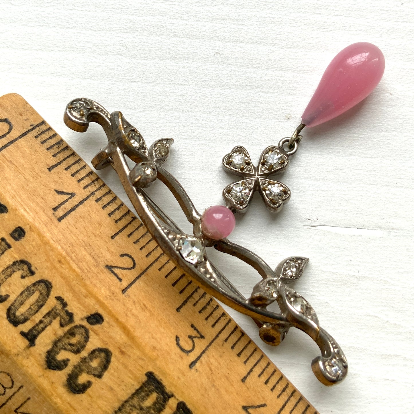 VINTAGE ART DECO Silver-Tone Bar Brooch with Clover & Pink Teardrop Glass