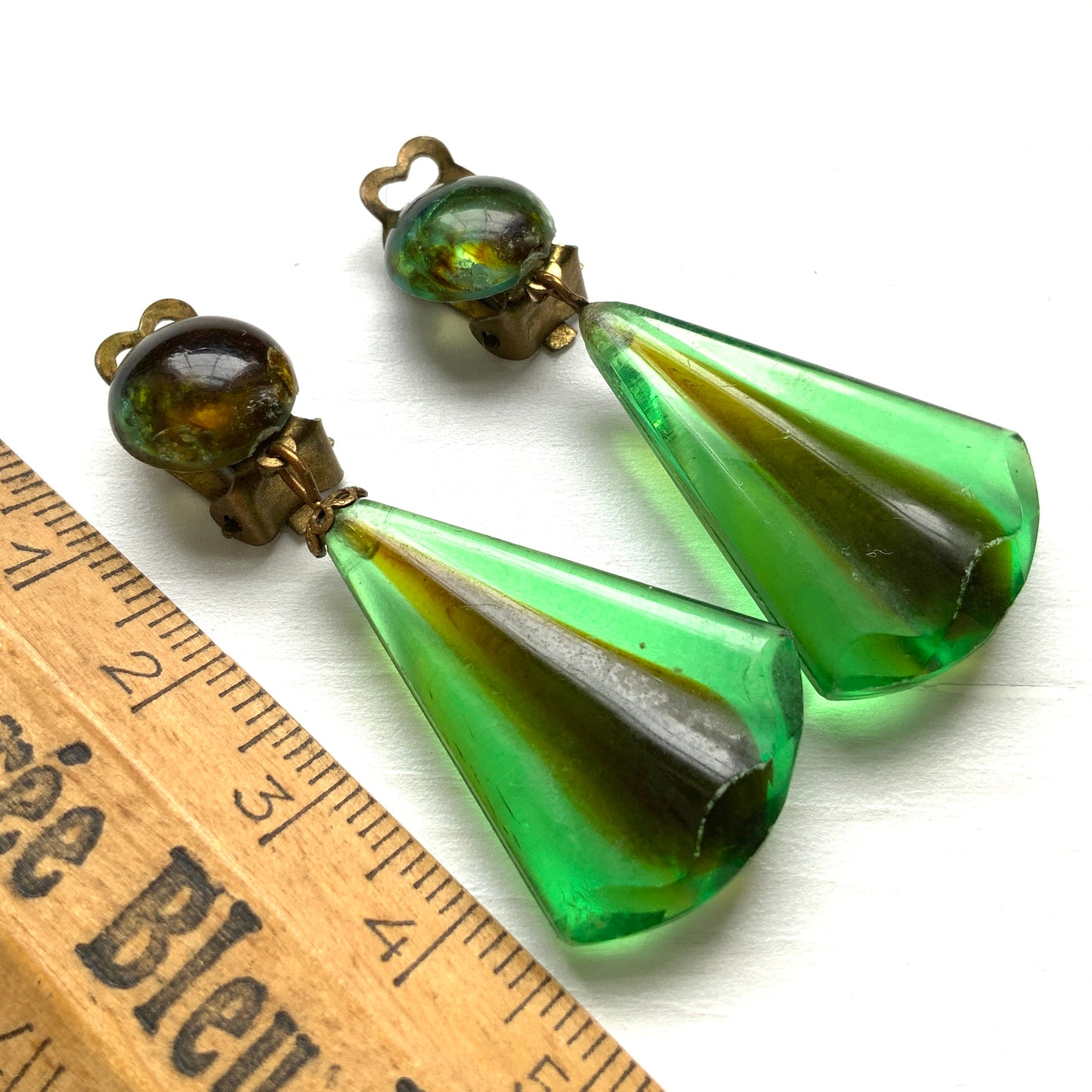 ヴィンテージ 1960年代 グリーン&アンバー バイカラープラスチック トライアングル クリップイヤリング