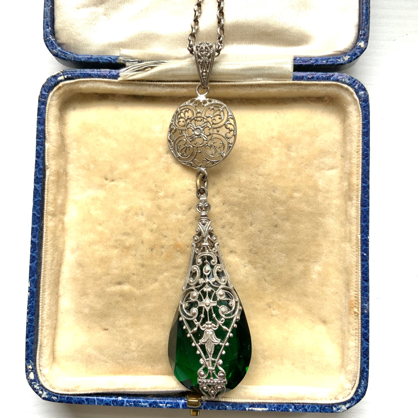 VINTAGE ART DECO Green Teardrop Glass Pendant Necklace with Silver Tone Filigree