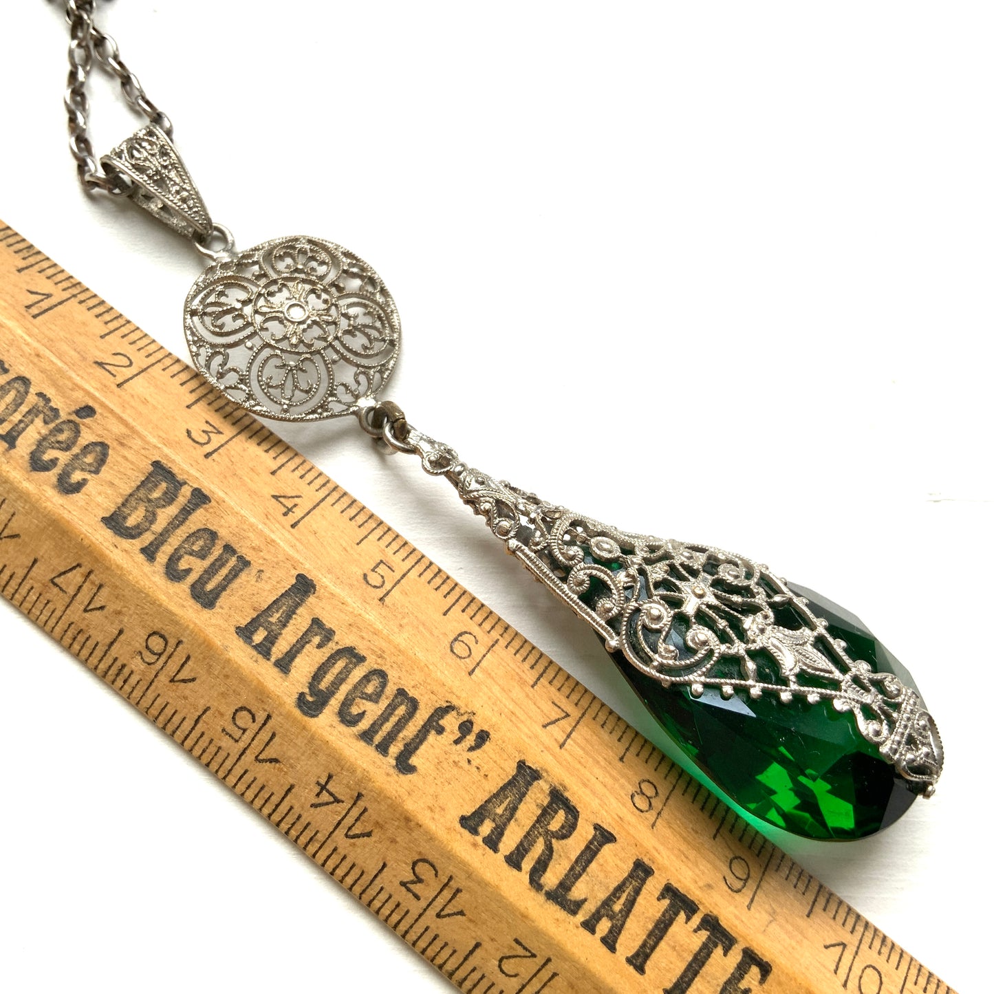 VINTAGE ART DECO Green Teardrop Glass Pendant Necklace with Silver Tone Filigree