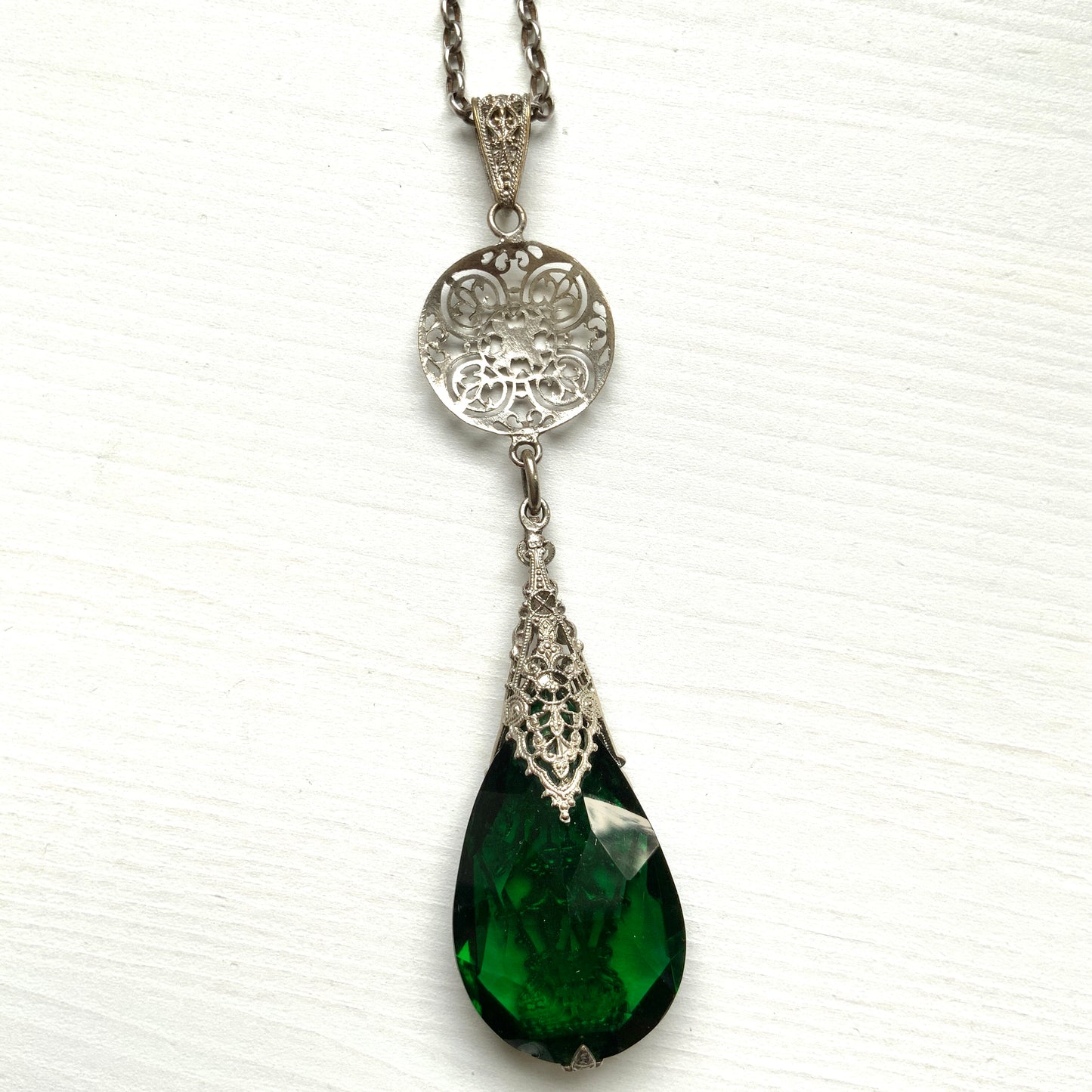 VINTAGE ART DECO Green Teardrop Glass Pendant Necklace with Silver Tone Filigree