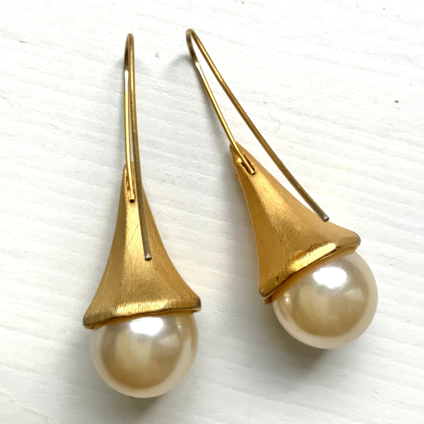 VINTAGE Gold Tone & Faux Pearl Hook Earrings