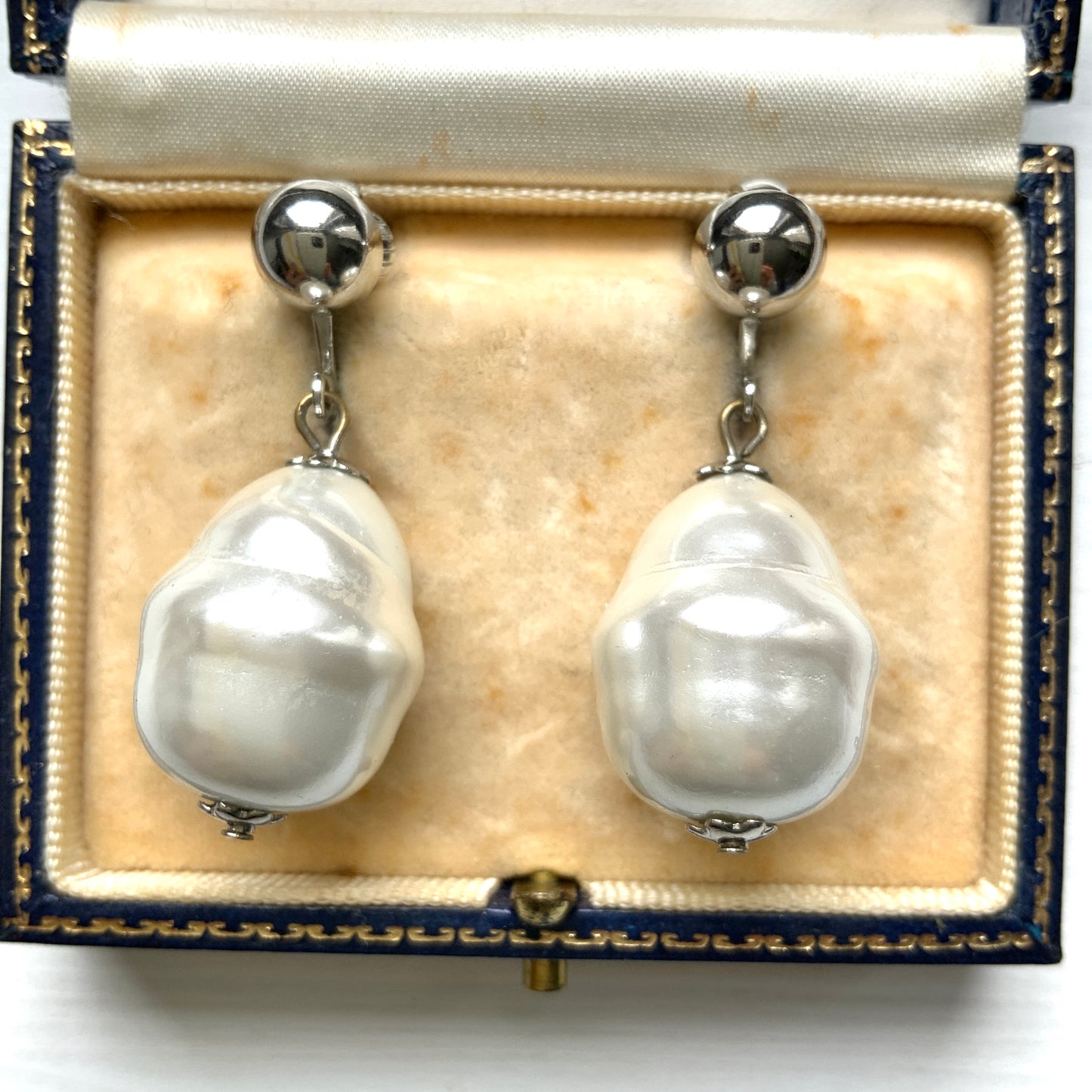 VINTAGE 1960s Big Baroque Pearl Dangle Clip-On Earrings