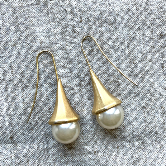 VINTAGE Gold Tone & Faux Pearl Hook Earrings
