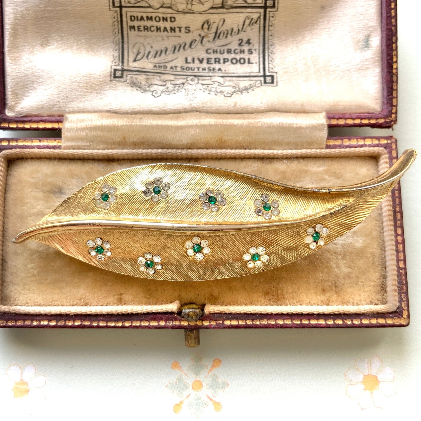 VINTAGE Gold Tone Leaf & Rhinestone Flowers Brooch