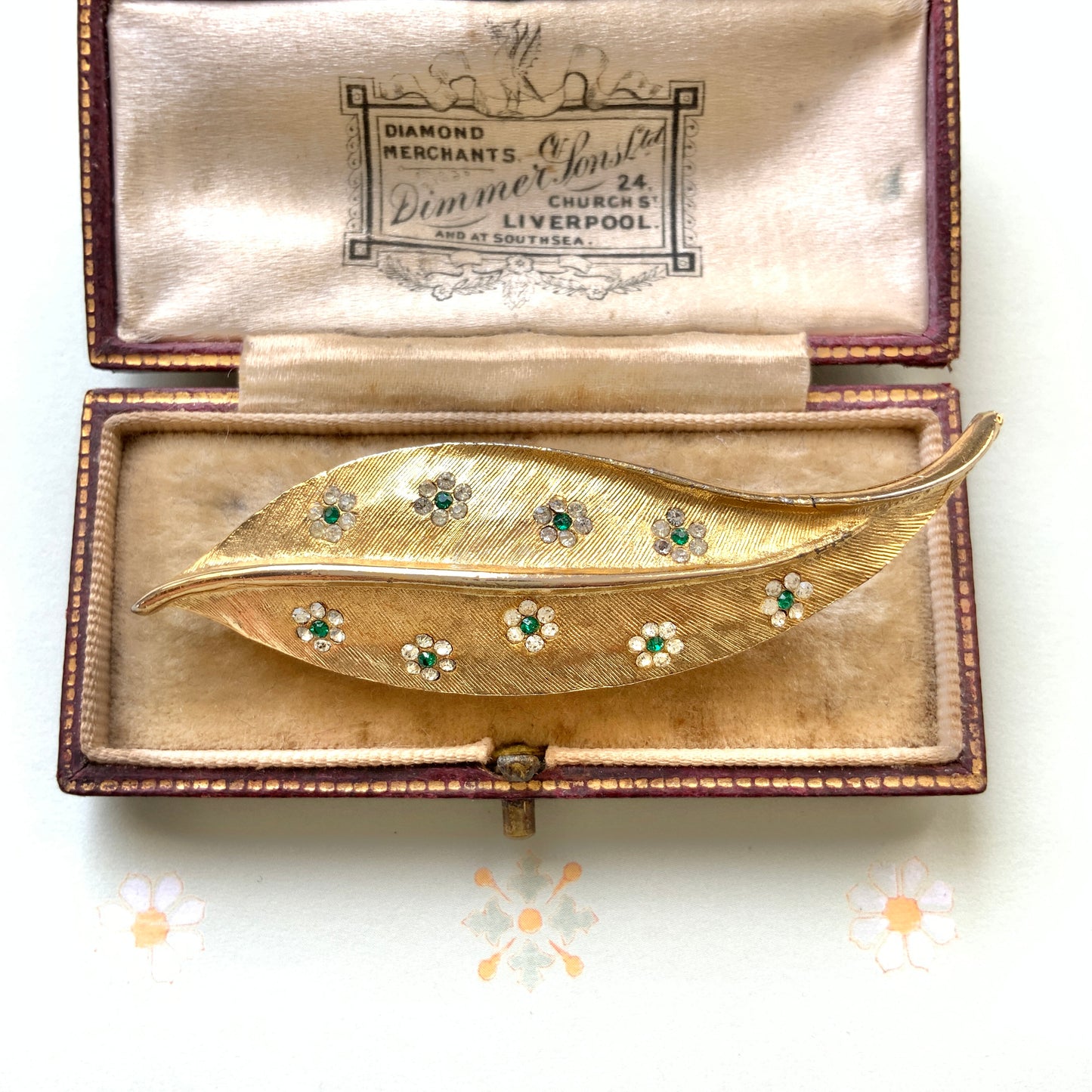 VINTAGE Gold Tone Leaf & Rhinestone Flowers Brooch