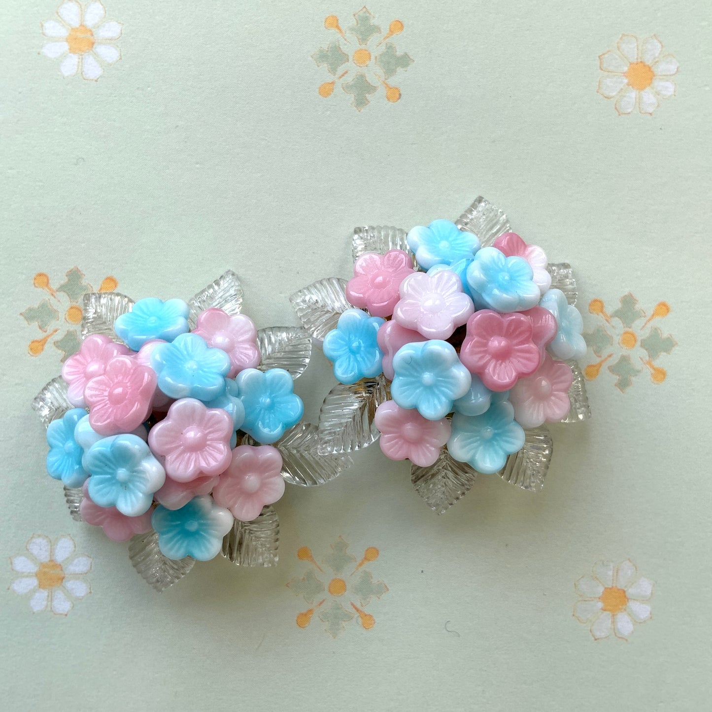 VINTAGE Pink & Light Blue Flower Beads Cluster Clip-On Earrings
