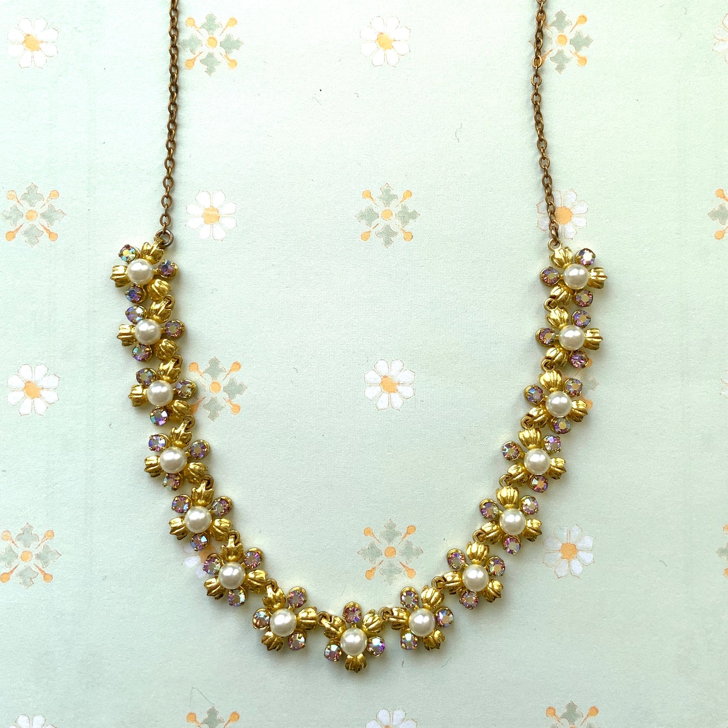 VINTAGE 1950s Faux Pearl & Aurora Borealis Flower Necklace