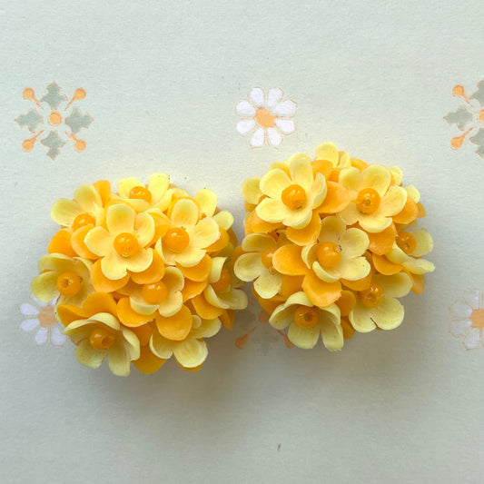 VINTAGE 1950s-60s Yellow Soft Plastic Flower Cluster Clip-On Earrings