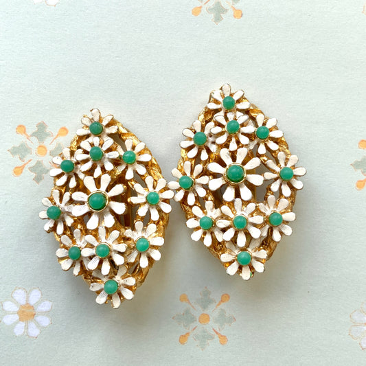 VINTAGE 1960s-70s Enamel White Flower & Green Beads Clip-On Earrings