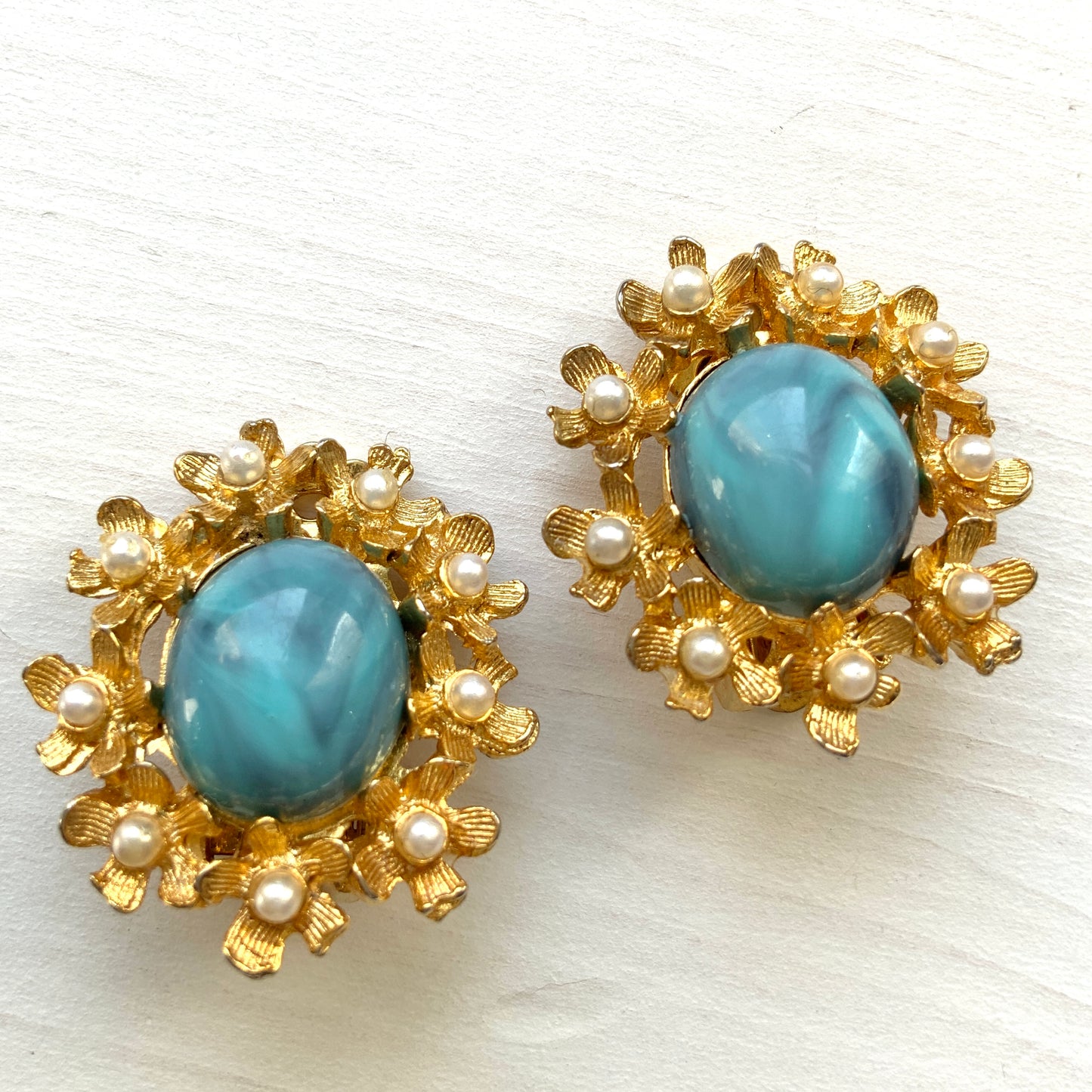 VINTAGE Blue Cabochon & Gold Tone Flowers Clip-On Earrings