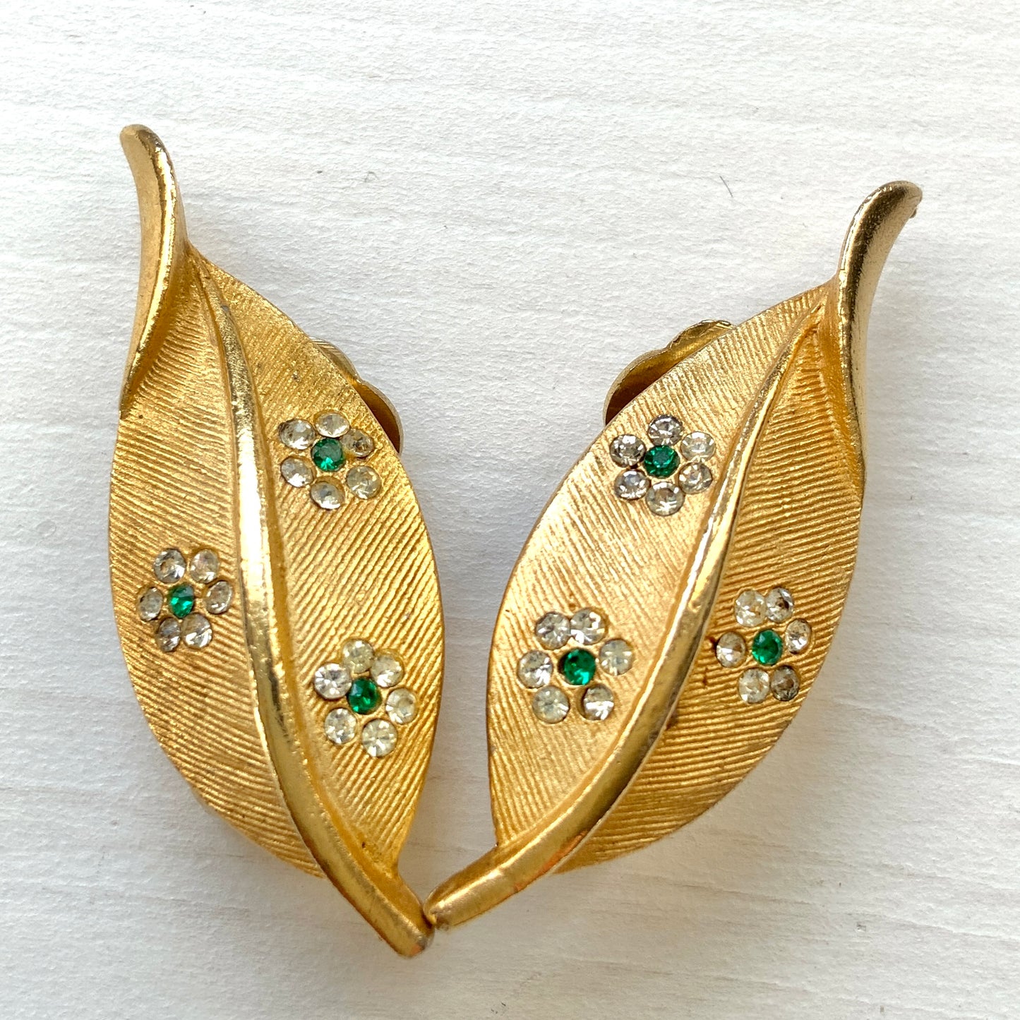 VINTAGE Gold Tone Leaf & Rhinestone Flowers Clip-On Earrings