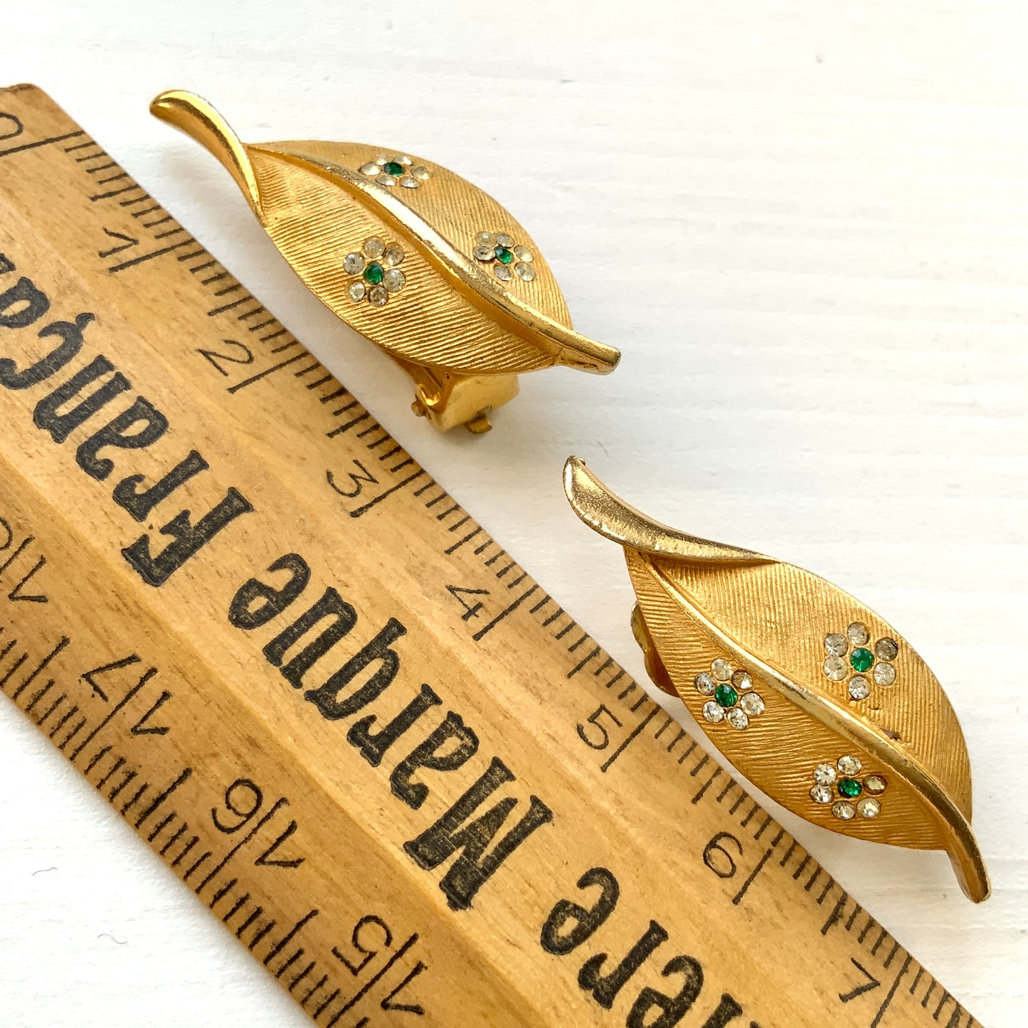 VINTAGE Gold Tone Leaf & Rhinestone Flowers Clip-On Earrings