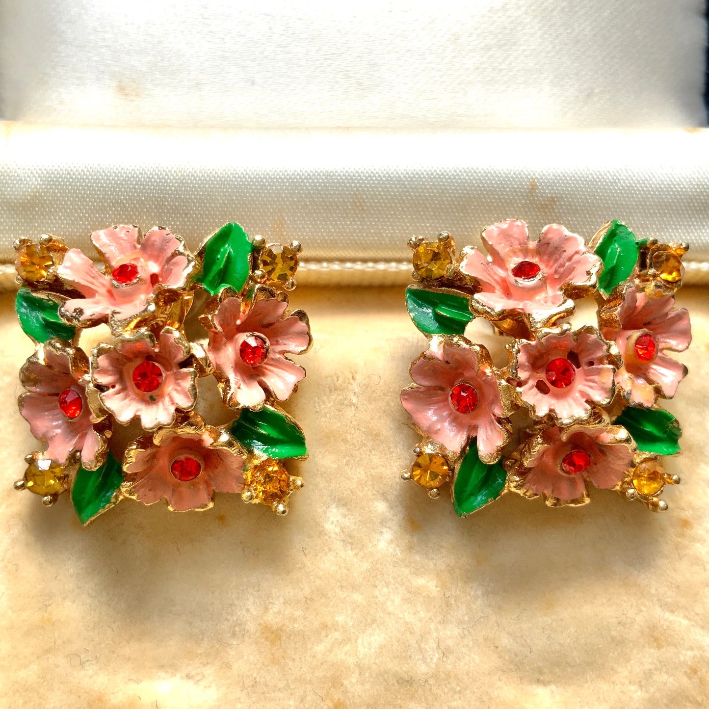 VINTAGE 1950s-60s Pink Enamel Flowers Clip-On Earrings