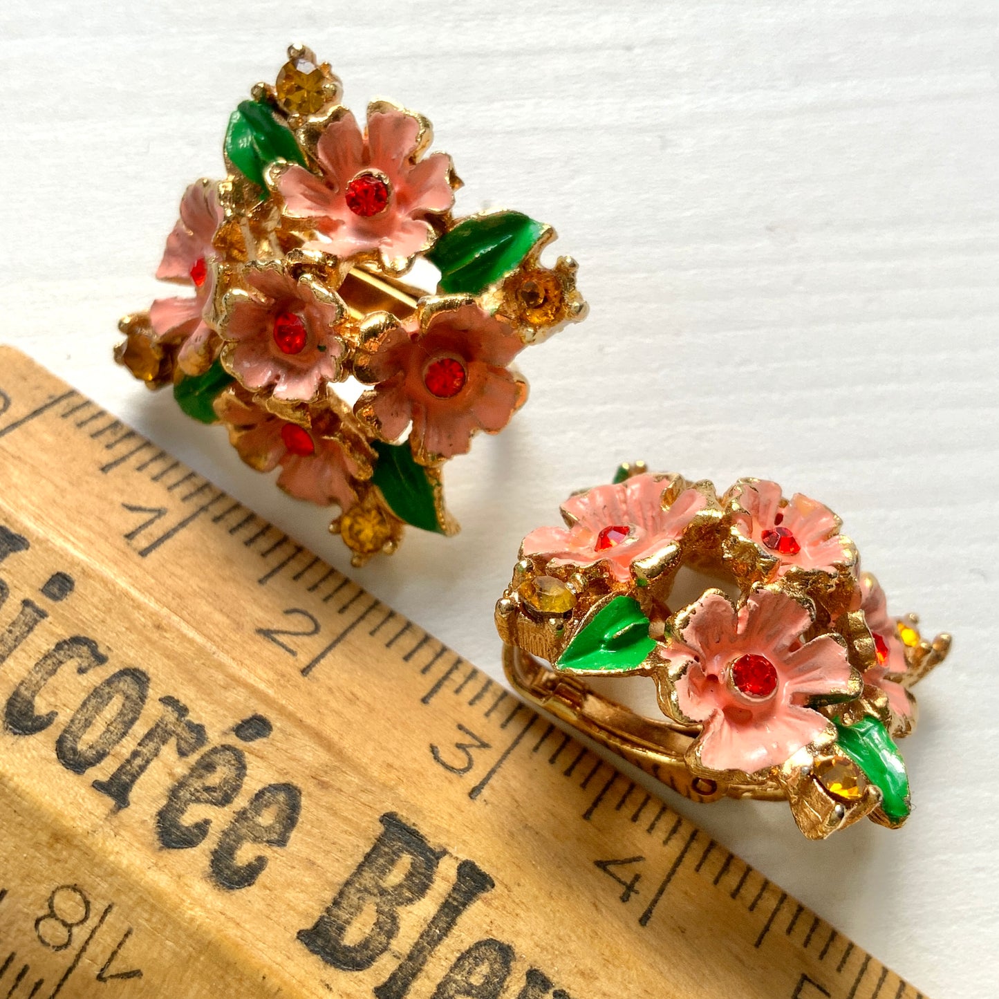 VINTAGE 1950s-60s Pink Enamel Flowers Clip-On Earrings