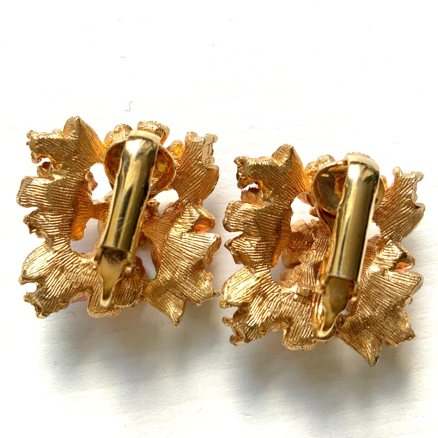 VINTAGE 1950s-60s Pink Enamel Flowers Clip-On Earrings