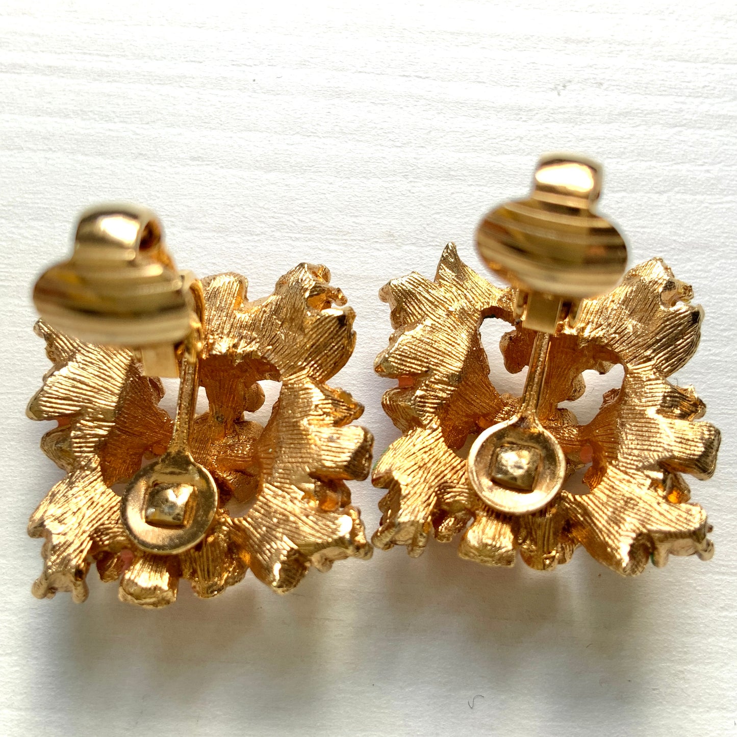 VINTAGE 1950s-60s Pink Enamel Flowers Clip-On Earrings
