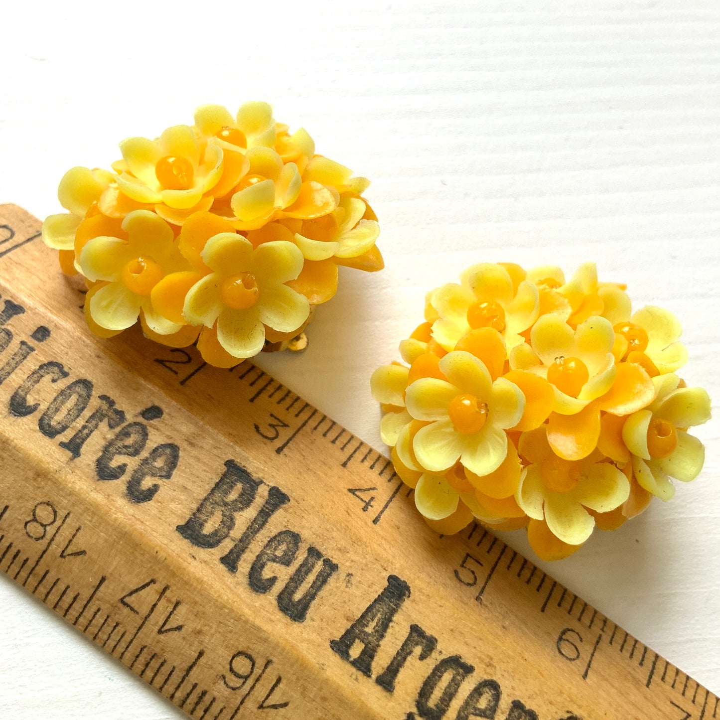 VINTAGE 1950s-60s Yellow Soft Plastic Flower Cluster Clip-On Earrings