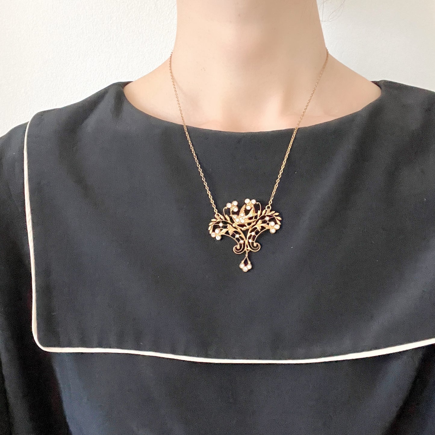 ANTIQUE ART NOUVEAU Gold-Tone Leaf & Bird Rhinestone Necklace