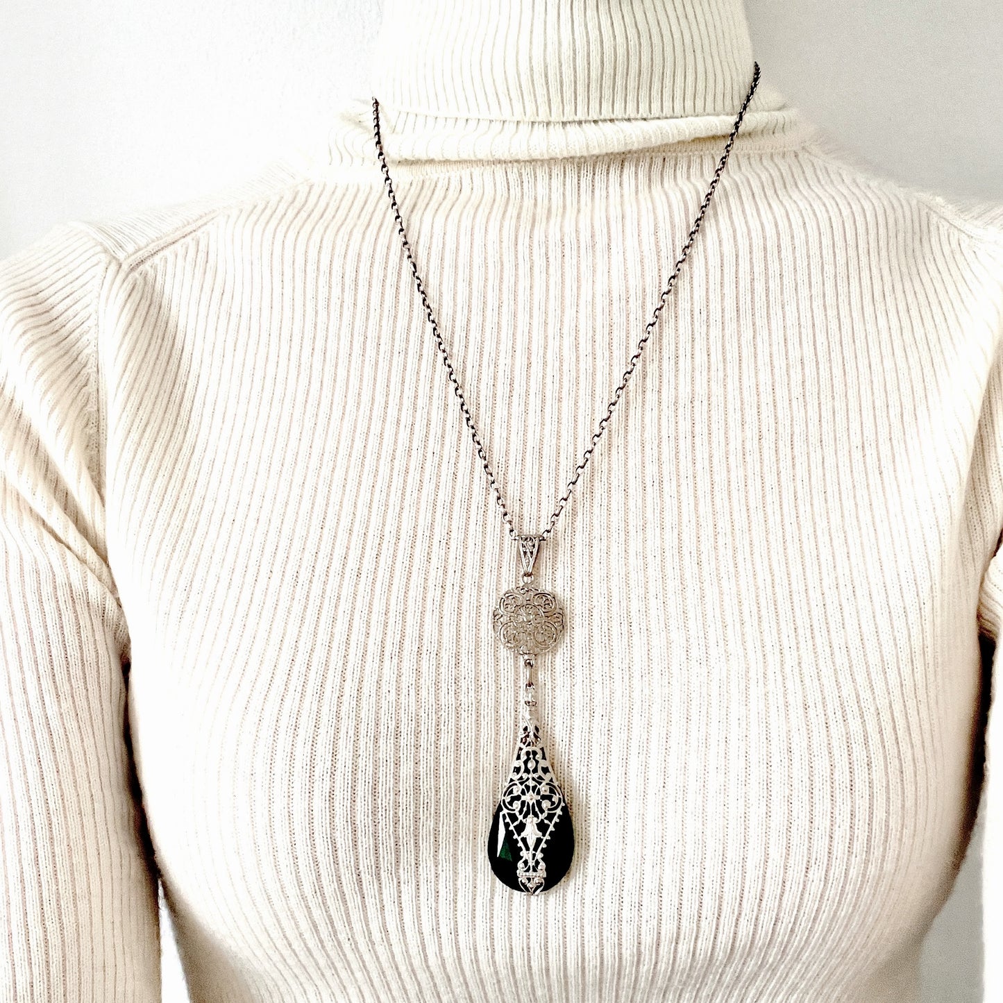 VINTAGE ART DECO Green Teardrop Glass Pendant Necklace with Silver Tone Filigree