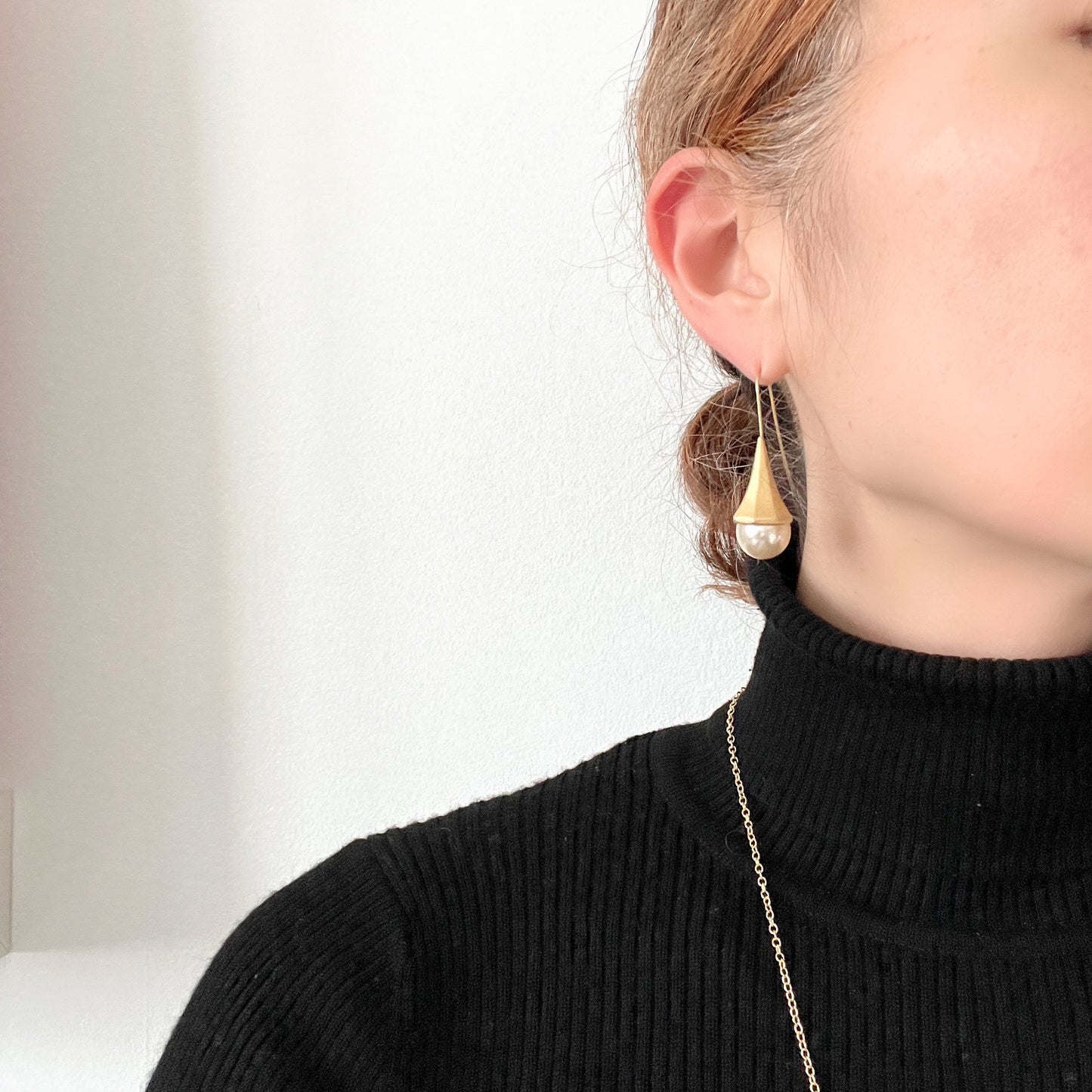 VINTAGE Gold Tone & Faux Pearl Hook Earrings