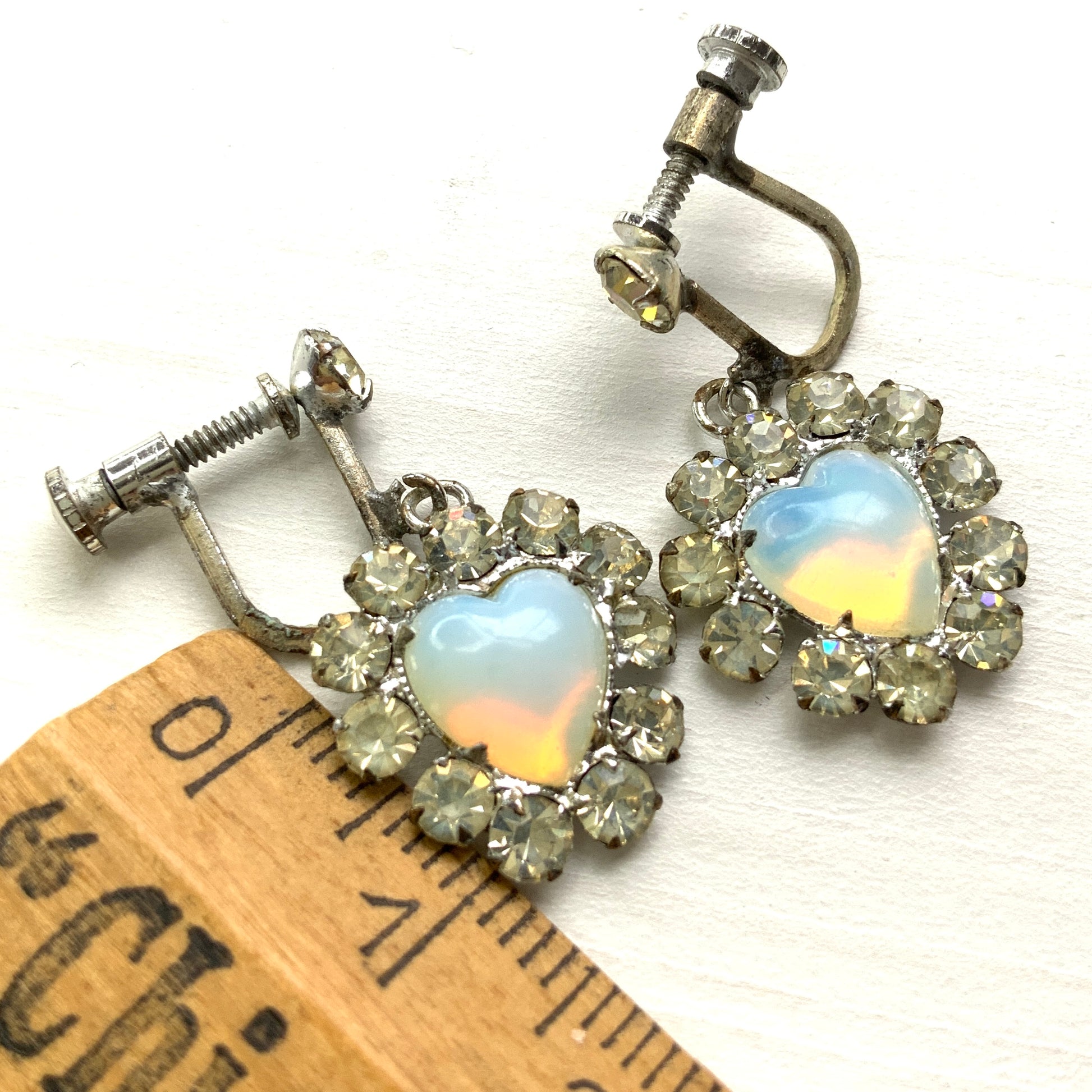 VINTAGE 1950s Opaline Glass Heart Drop Screw Back Earrings ヴィンテージ 1950年代 オパリングラス ハートイヤリング