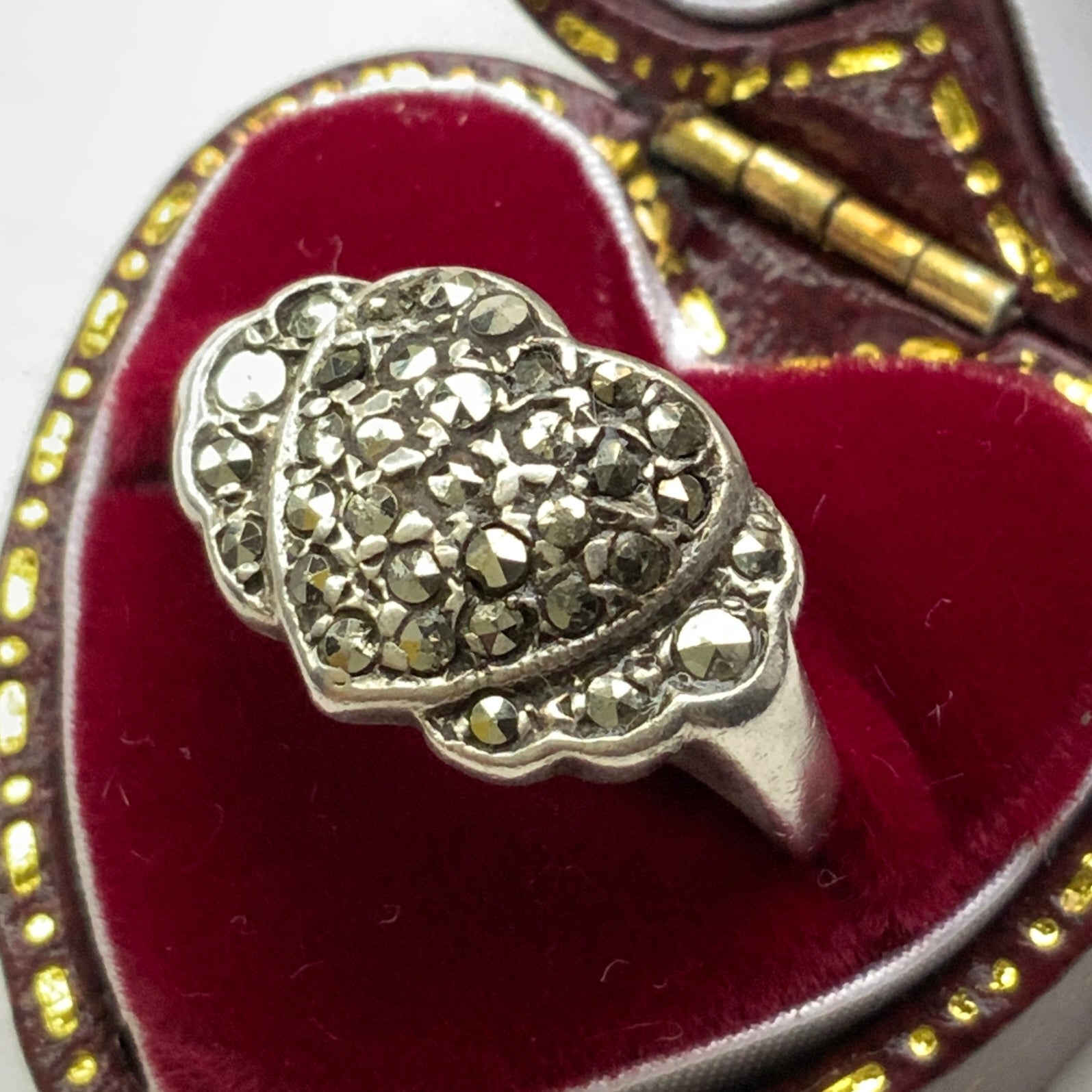 VINTAGE Silver Marcasite Wing-Accented Heart Ring ヴィンテージ シルバー マーカサイト 羽つきハート リング