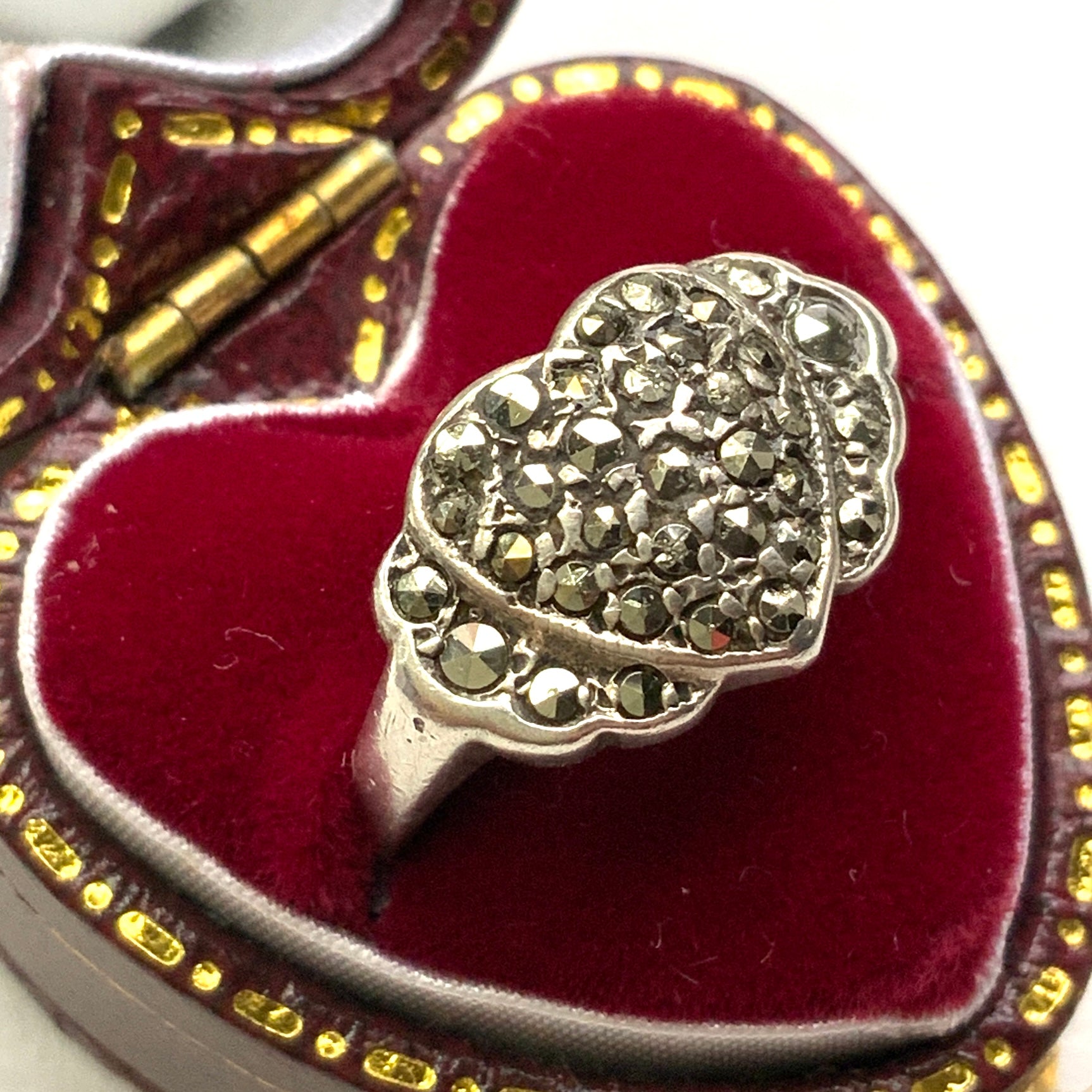 VINTAGE Silver Marcasite Wing-Accented Heart Ring ヴィンテージ シルバー マーカサイト 羽つきハート リング