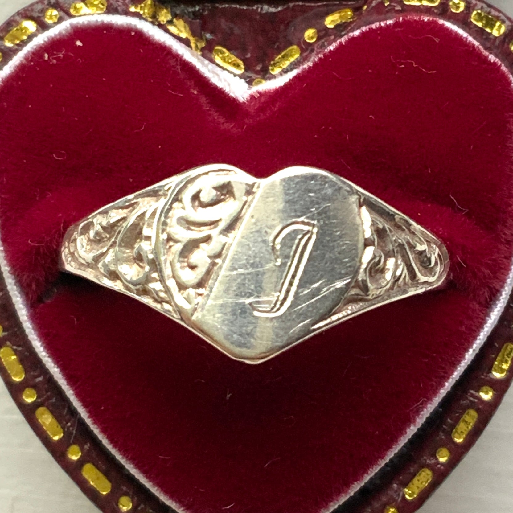 VINTAGE Silver Signet Heart Ring with "I" Initial ヴィンテージ シルバー ハート シグネットリング