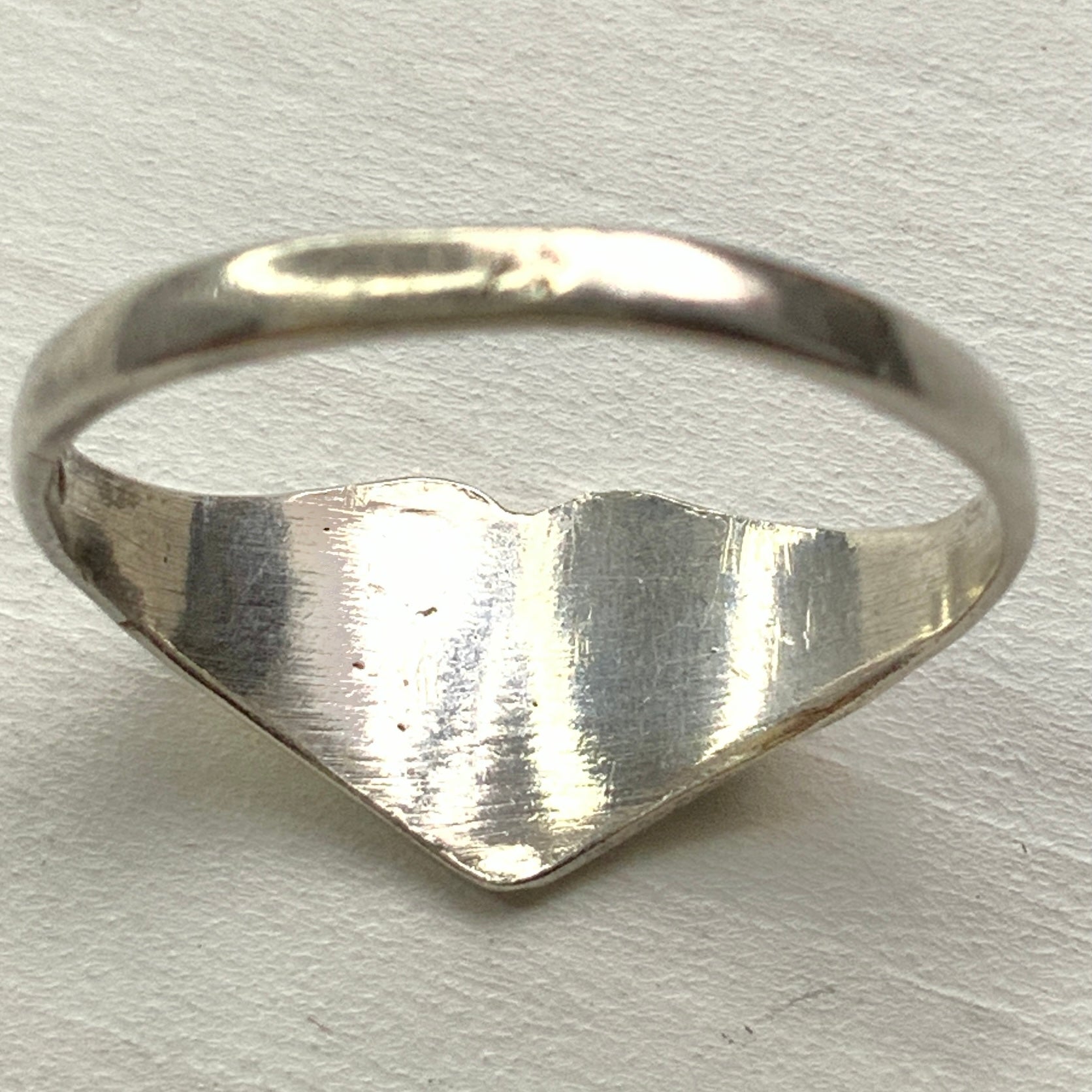 VINTAGE Silver Signet Heart Ring with "I" Initial ヴィンテージ シルバー ハート シグネットリング