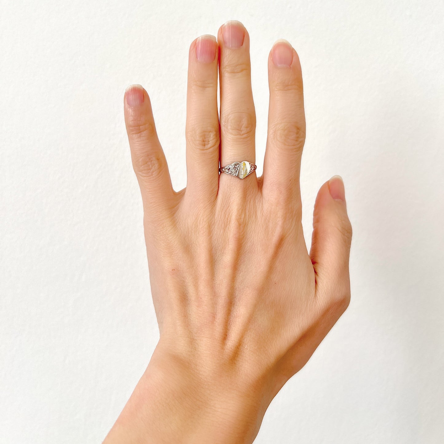 VINTAGE Silver Signet Heart Ring with "I" Initial ヴィンテージ シルバー ハート シグネットリング