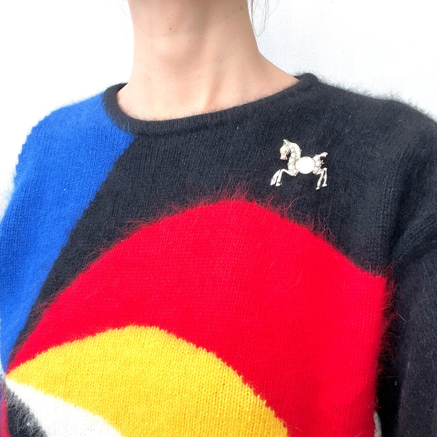 A mid-century horse motif brooch. ミッドセンチュリーの馬モチーフブローチ。