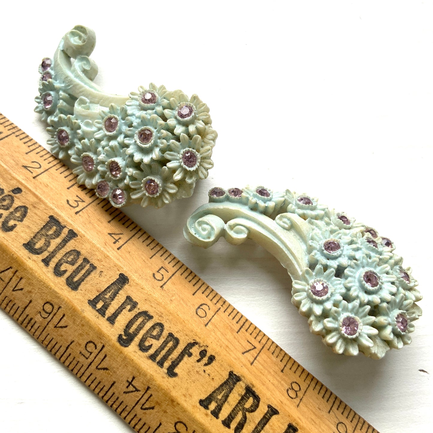 Adorable paisley-shaped clip-on earrings made of pale blue celluloid, adorned with flowers.  かわいいお花が散りばめられた、淡い水色のセルロイド のペイズリー型のクリップイヤリング。