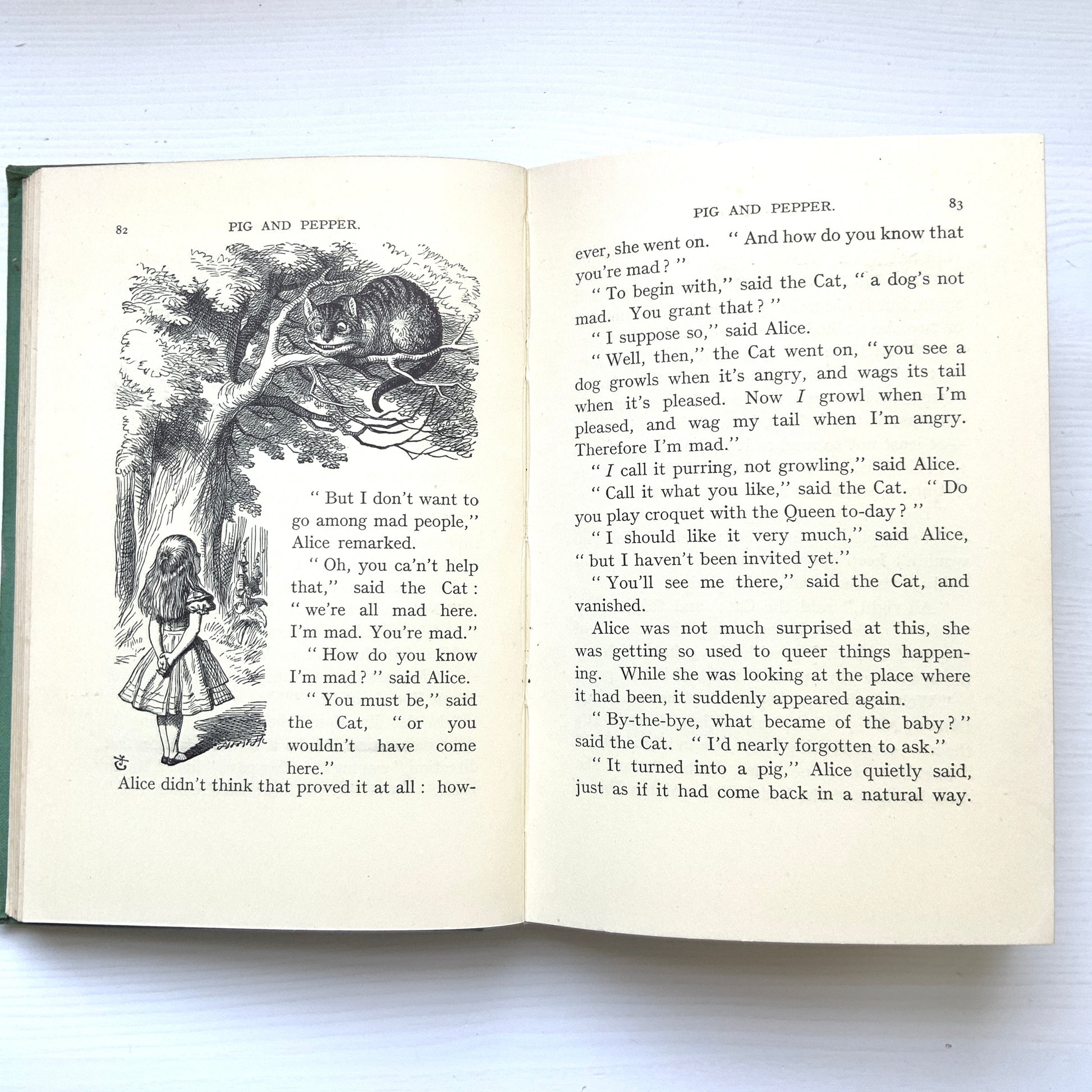 A vintage edition of Alice’s Adventures in Wonderland, published by Macmillan — the original publisher of the book. 最初に『不思議の国のアリス』を出版したマクミラン社から出ている本。