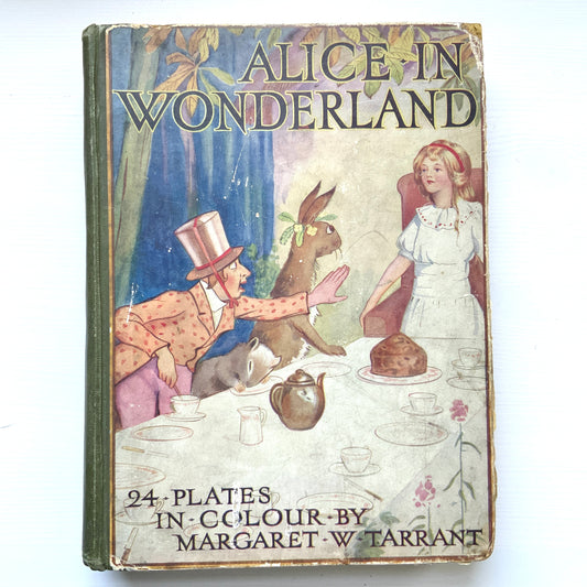 Published by Ward, Lock & Co. as part of the "Sunshine Series", this edition of Alice’s Adventures in Wonderland. ワード・ロック社の「サンシャイン・シリーズ」から出版された『不思議の国のアリス』。