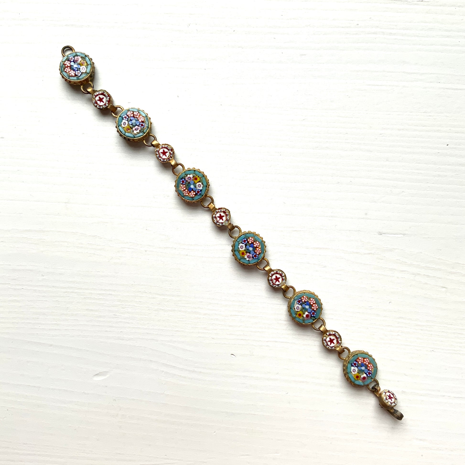 A bracelet featuring colorful floral and star-themed micro-mosaics. カラフルなお花と星のマイクロモザイク のブレスレット。